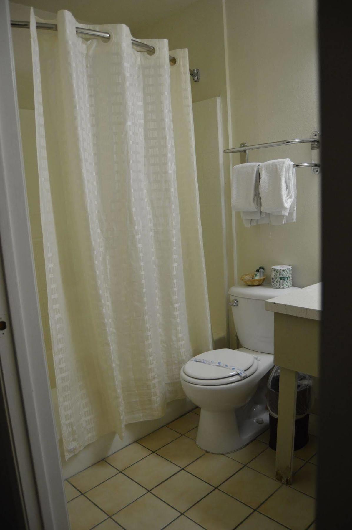 לנצ'סטר Town House Motel מראה חיצוני תמונה