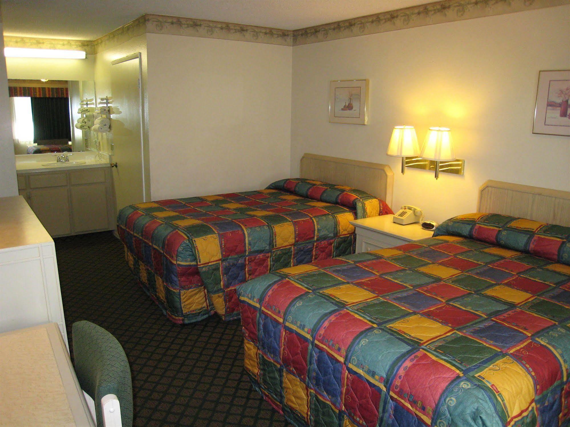 לנצ'סטר Town House Motel מראה חיצוני תמונה