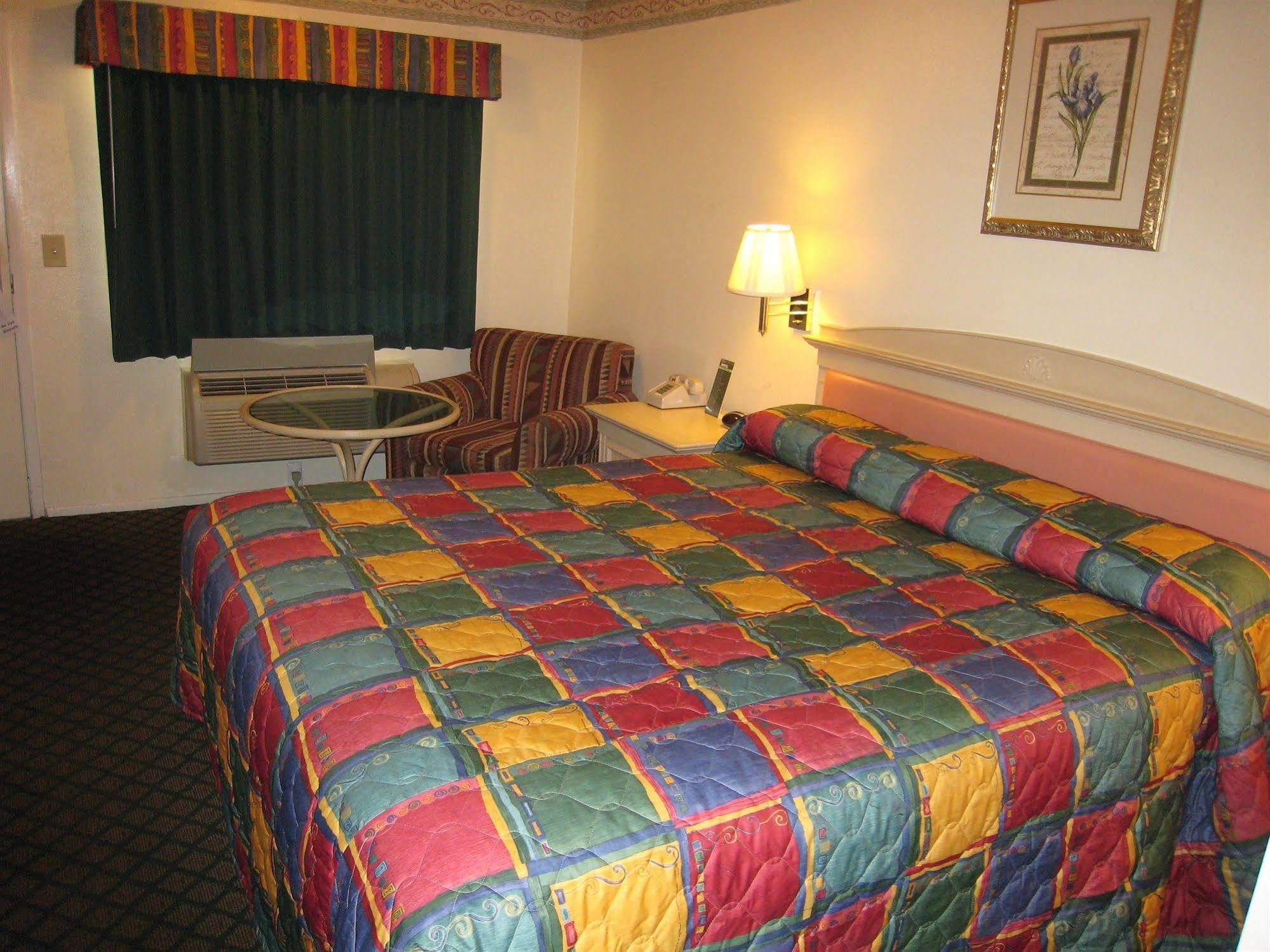 לנצ'סטר Town House Motel מראה חיצוני תמונה