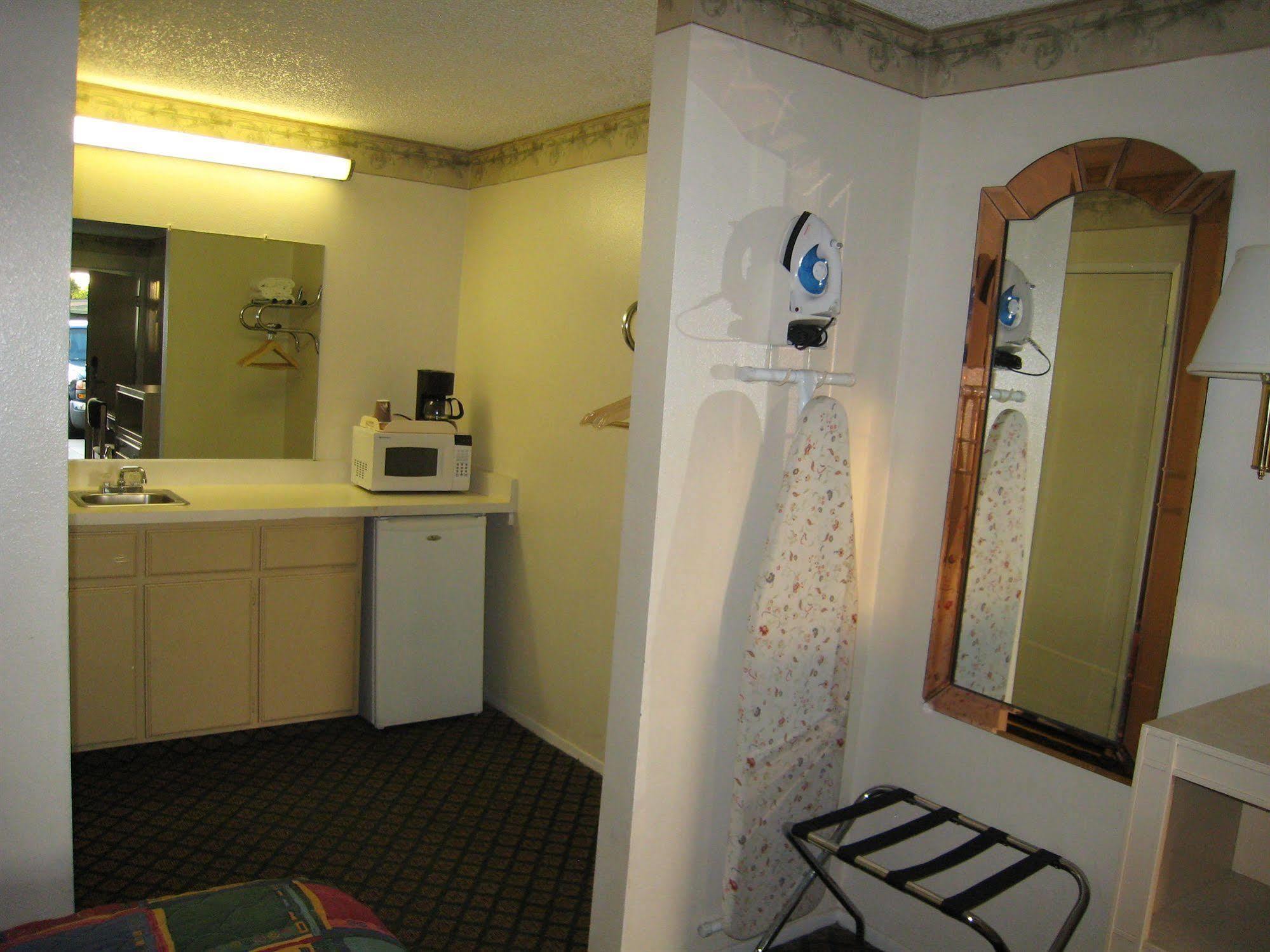 לנצ'סטר Town House Motel מראה חיצוני תמונה