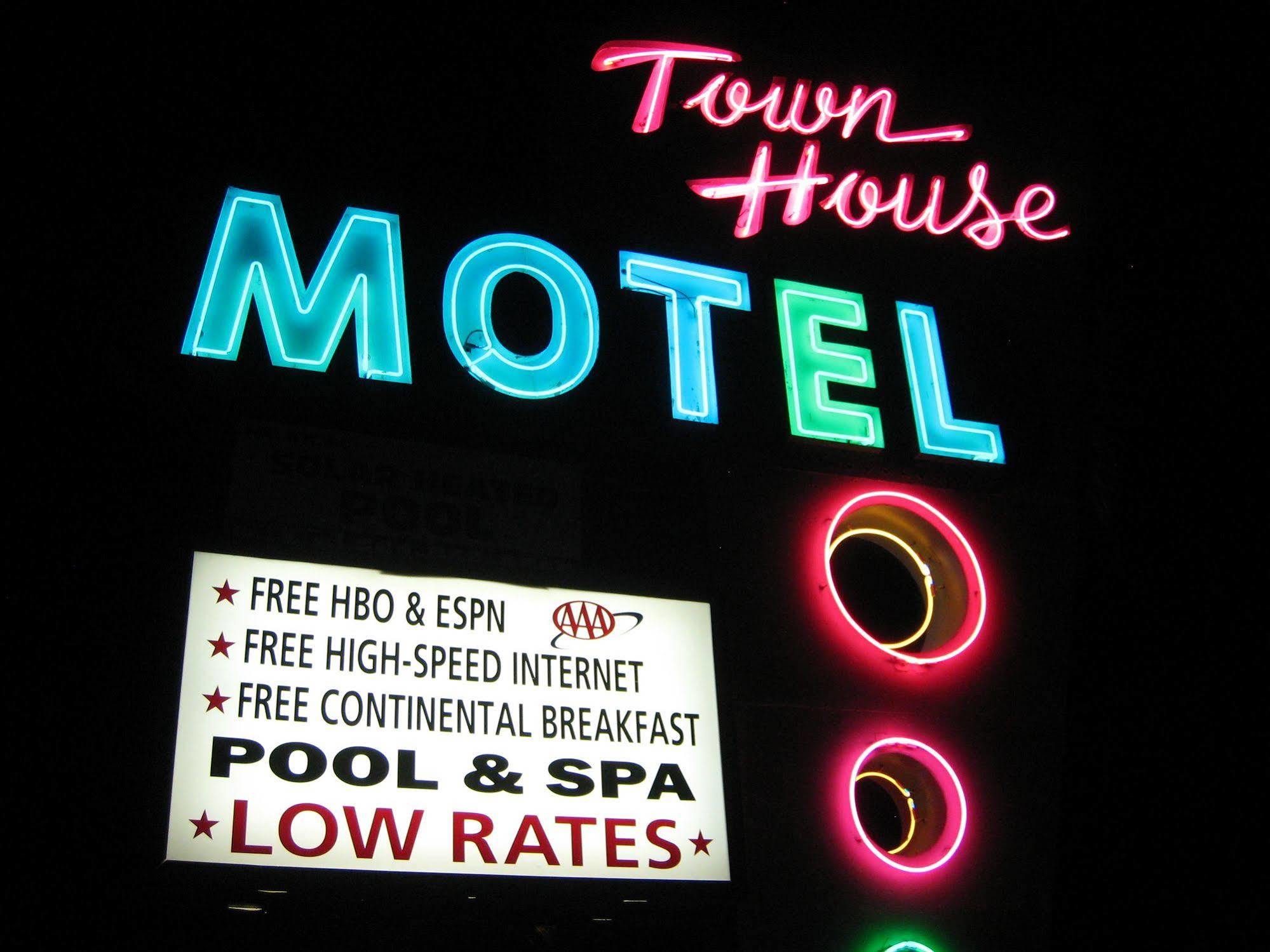 לנצ'סטר Town House Motel מראה חיצוני תמונה